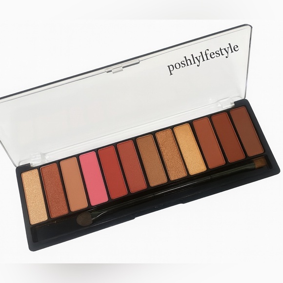 Rimmel London Magnify’eyes Crimson Edition Eyeshadow Palette - Picture 1 of 7